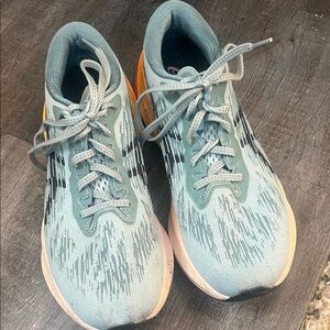 ASICS Novablast 3 men’s 9 in good condition